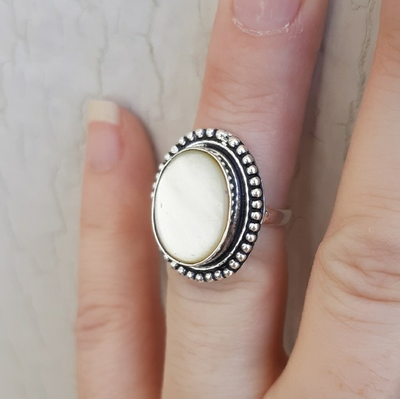 New Mother of Pearl 925 Silver Ring. - Picture 5 of 7